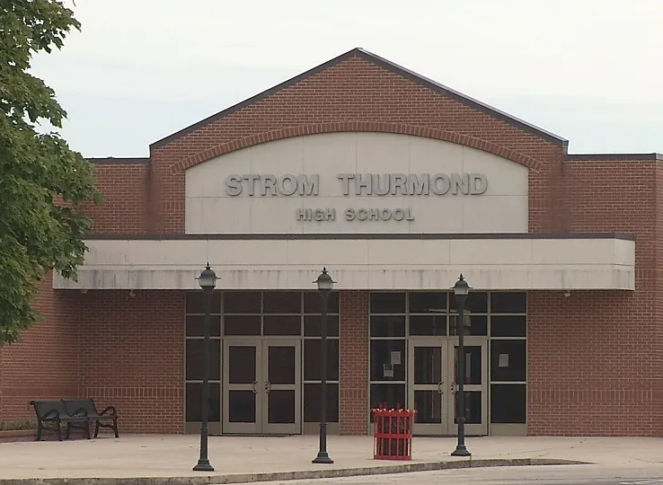 Schulgebäude-der-strom-thurmond-high-school
