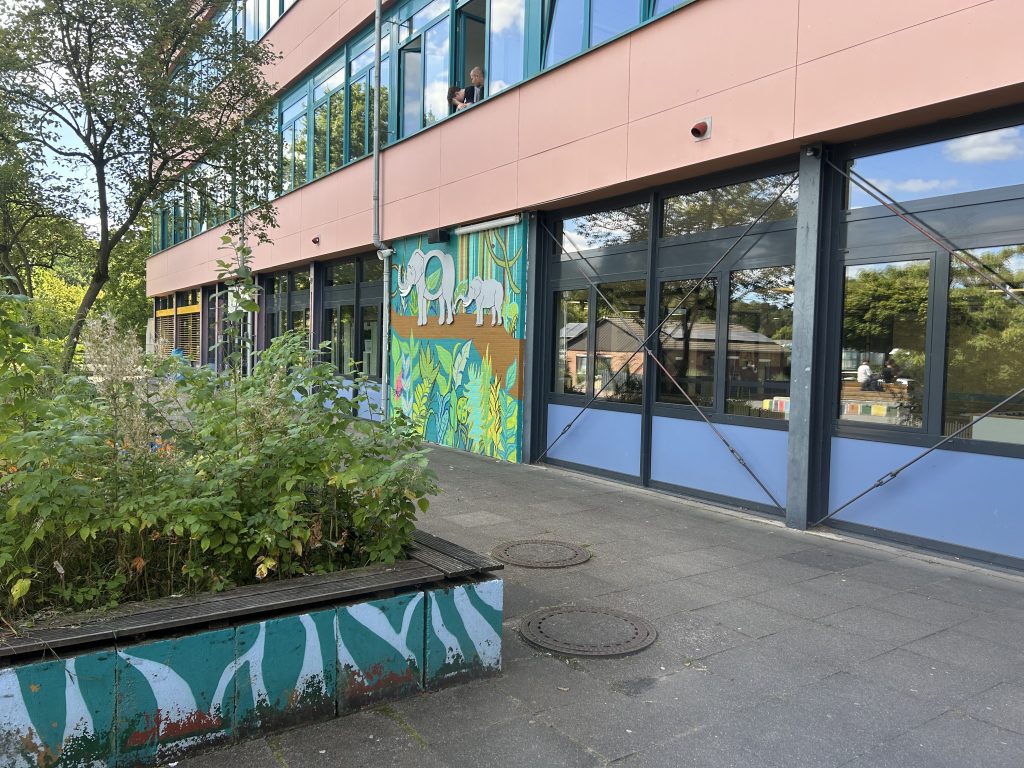 Schulgebäude-sollingschule-teilansicht-links-unten