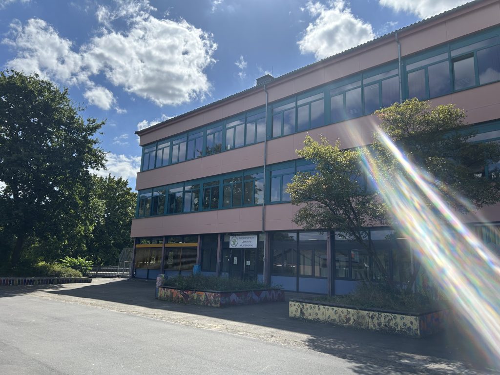 Schulgebäude-sollingschule-teilansicht-links