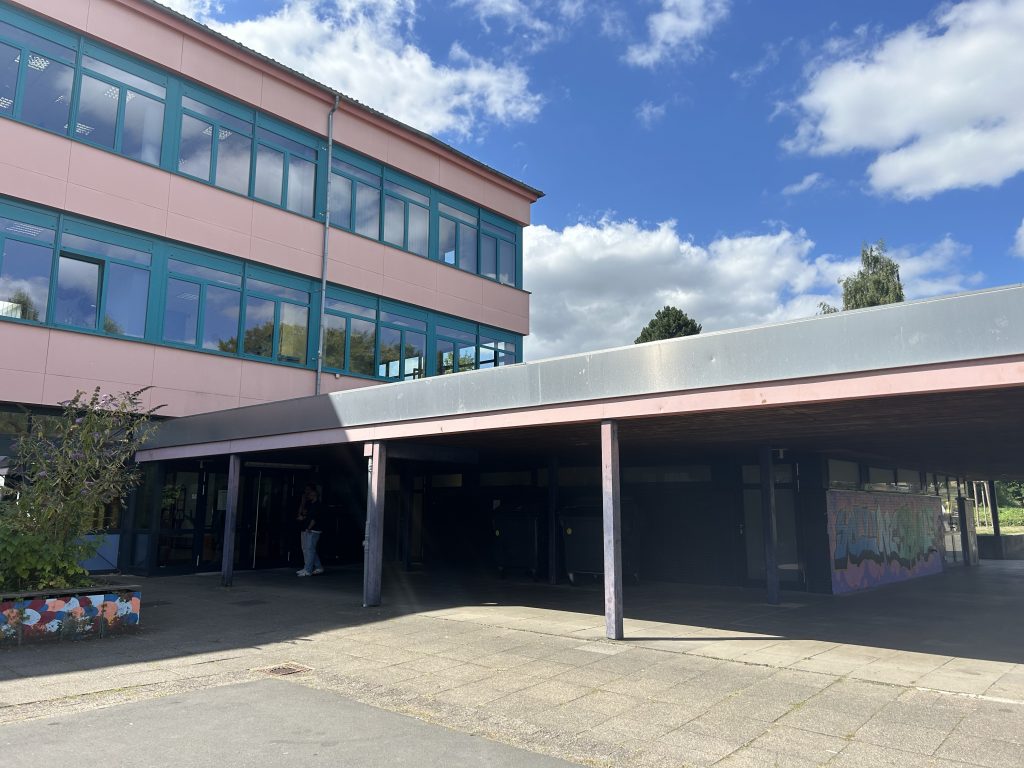 Schulgebäude-sollingschule-teilansicht-rechts